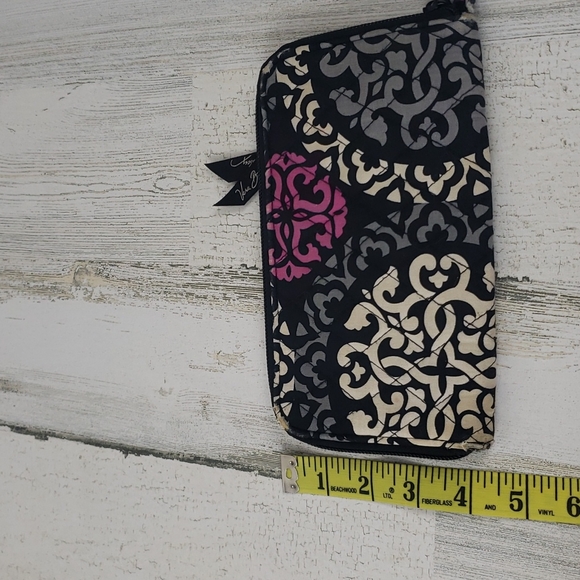 Loved Vera Bradley Canterbury Magenta fold zipup wristlet - Picture 12 of 12